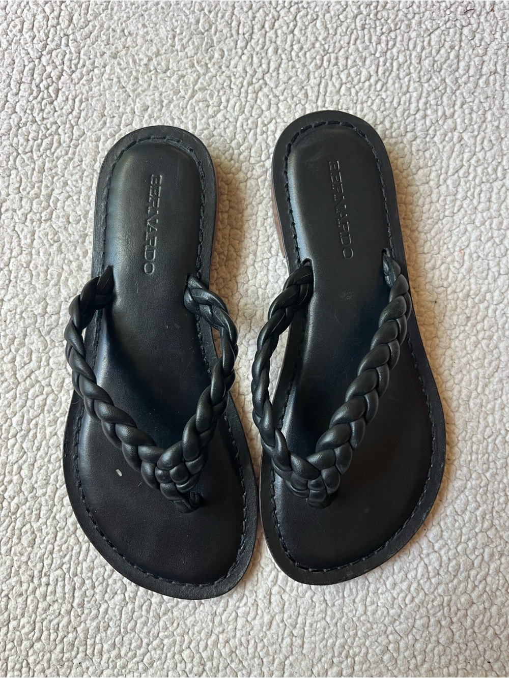 Bernardo Black Braided Thong Sandals Womens 7